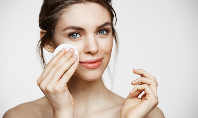 Svarīgākais par taukainas/kombinētas ādas attīrīšanu un kopšanu- konsultē dermatologs.